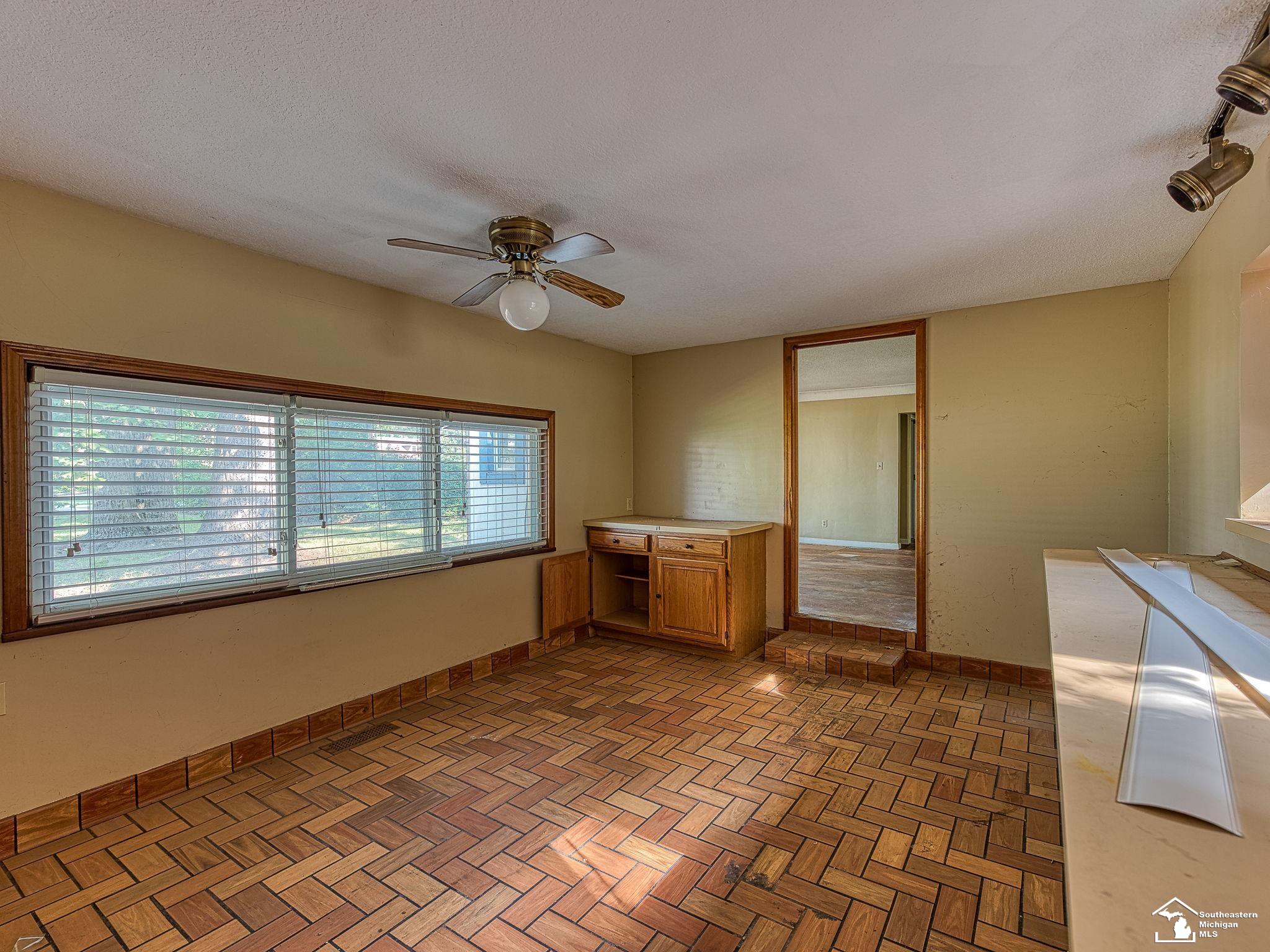 7546 Secor Road Lambertville, MI 48144 - Photo 9 of 33