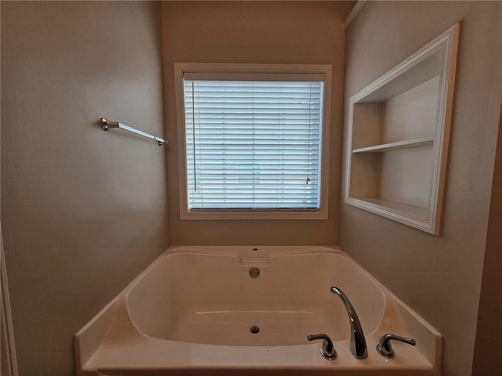 190 Berkley Drive Villa Rica, GA 30180 - Photo 25 of 38 a bathroom with a bathtub