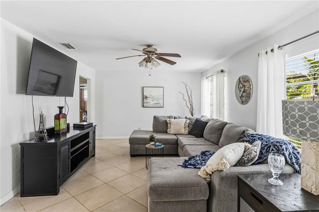1004 Spindle Palm Way Apollo Beach, FL 33572 - Photo 7 of 24