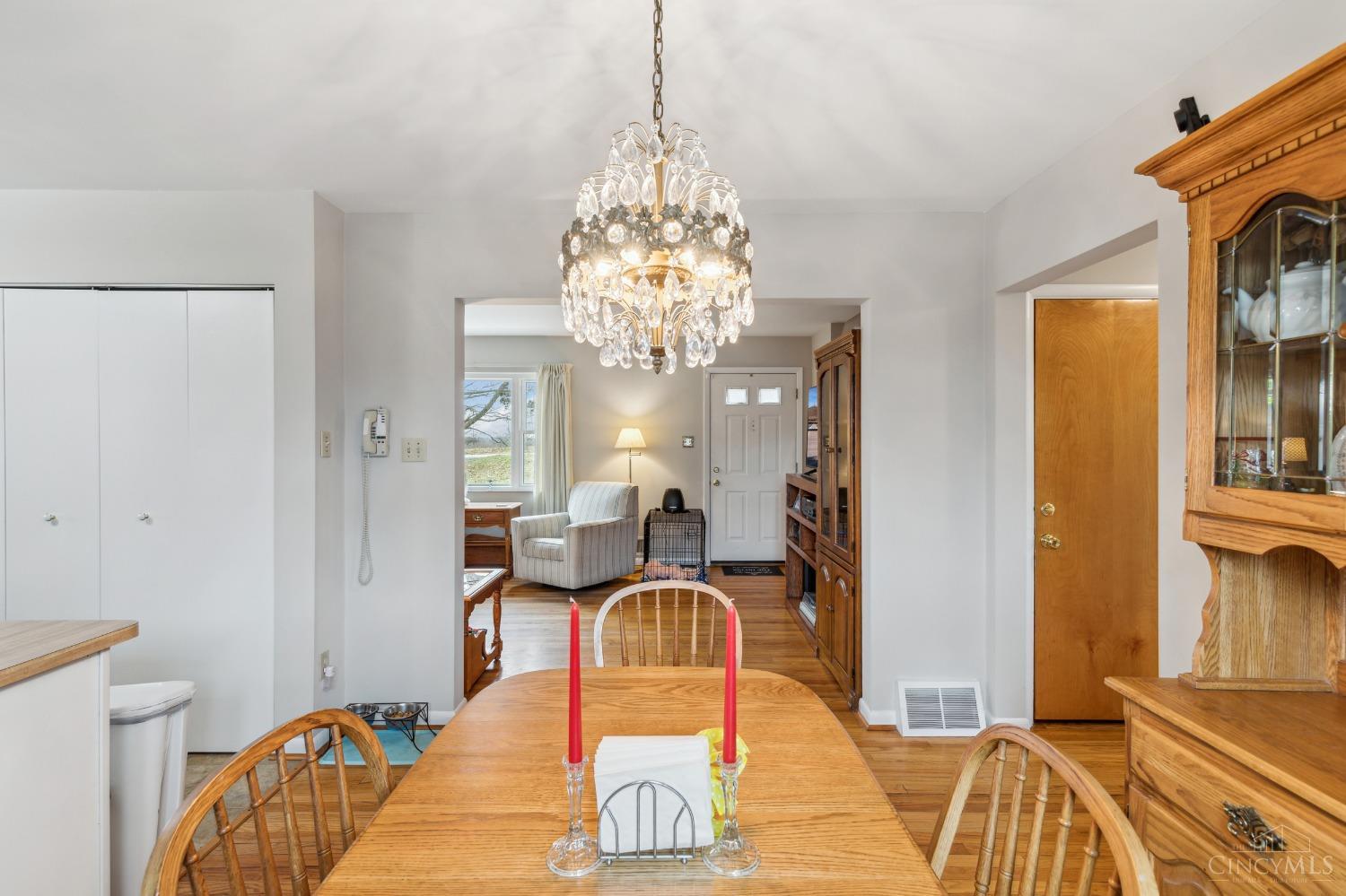 3089 Crest Road Cincinnati, OH 45251 - Photo 12 of 39