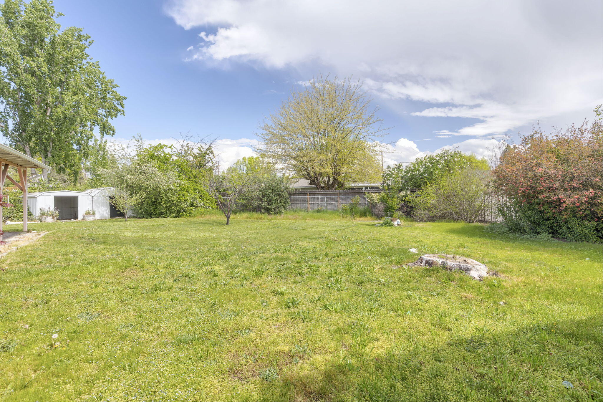 207 Holiday Lane Central Point, OR 97502 - Photo 30 of 38 Backyard