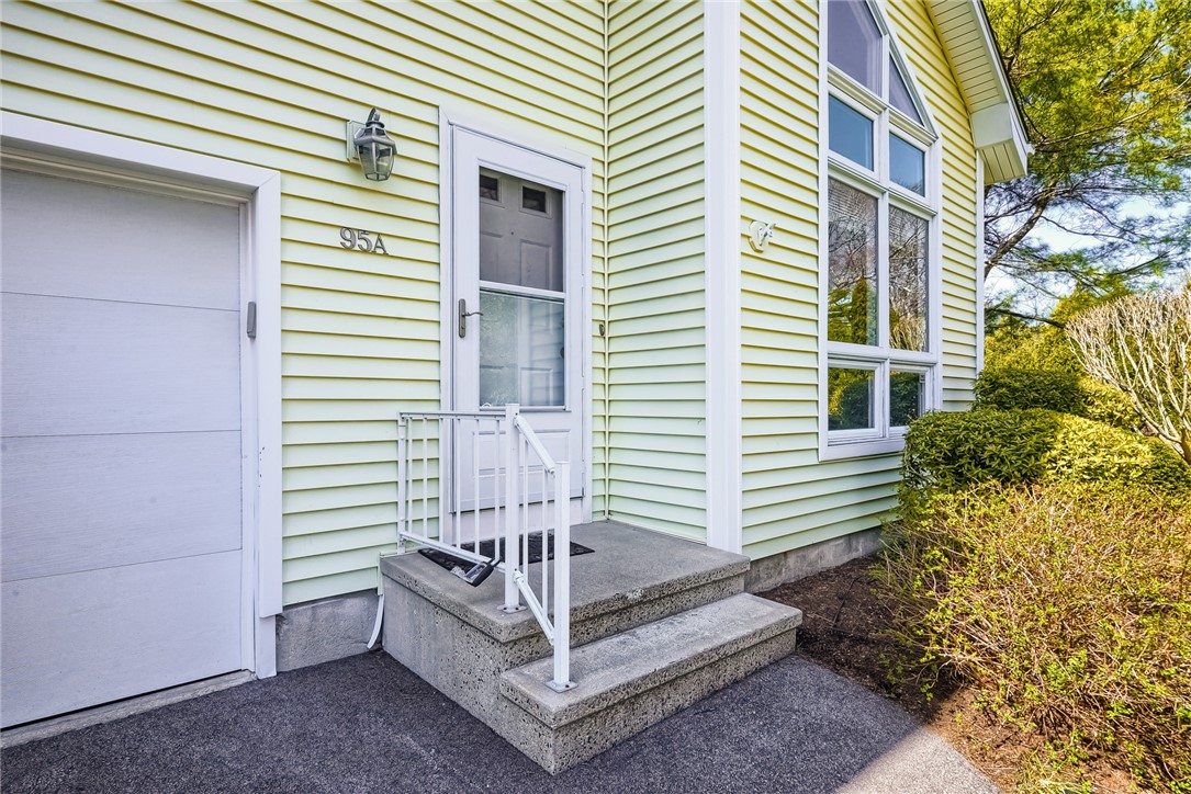 95 Quannacut Road Westerly, RI 02891 - Photo 3 of 33