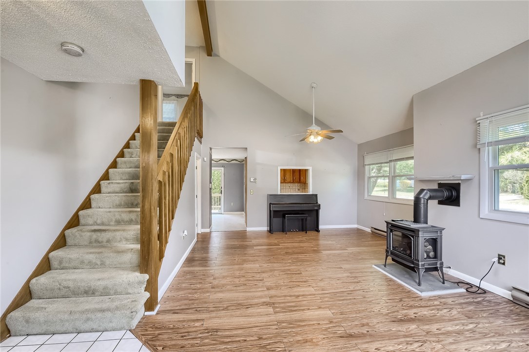 95 Quannacut Road Westerly, RI 02891 - Photo 5 of 33 Living Room