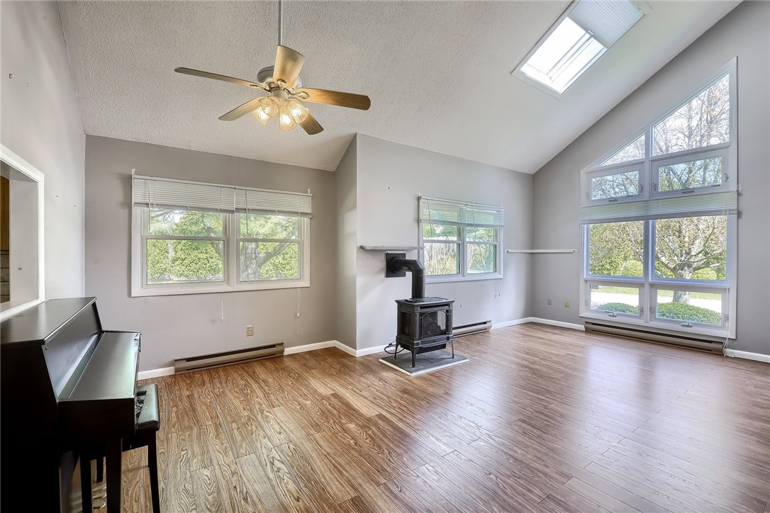 95 Quannacut Road Westerly, RI 02891 - Photo 7 of 33 Living Room