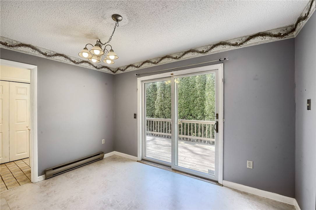95 Quannacut Road Westerly, RI 02891 - Photo 8 of 33 Dining Area