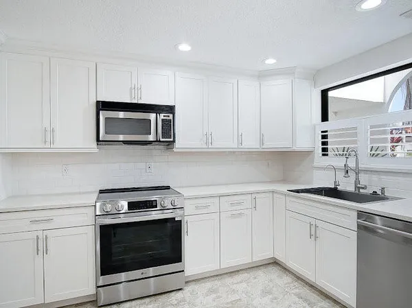 $410,000 | 6081 Southeast Landing Way, Unit 6, Stuart, FL 34997