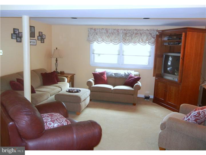 1437 Foster Road Warminster, PA 18974 - Photo 4 of 25 Gallery Image 4
