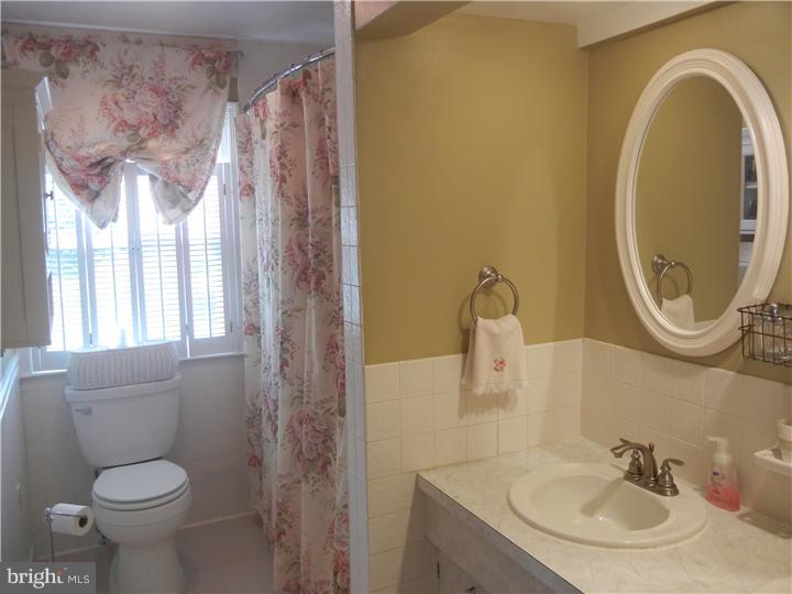 1437 Foster Road Warminster, PA 18974 - Photo 9 of 25 Gallery Image 9