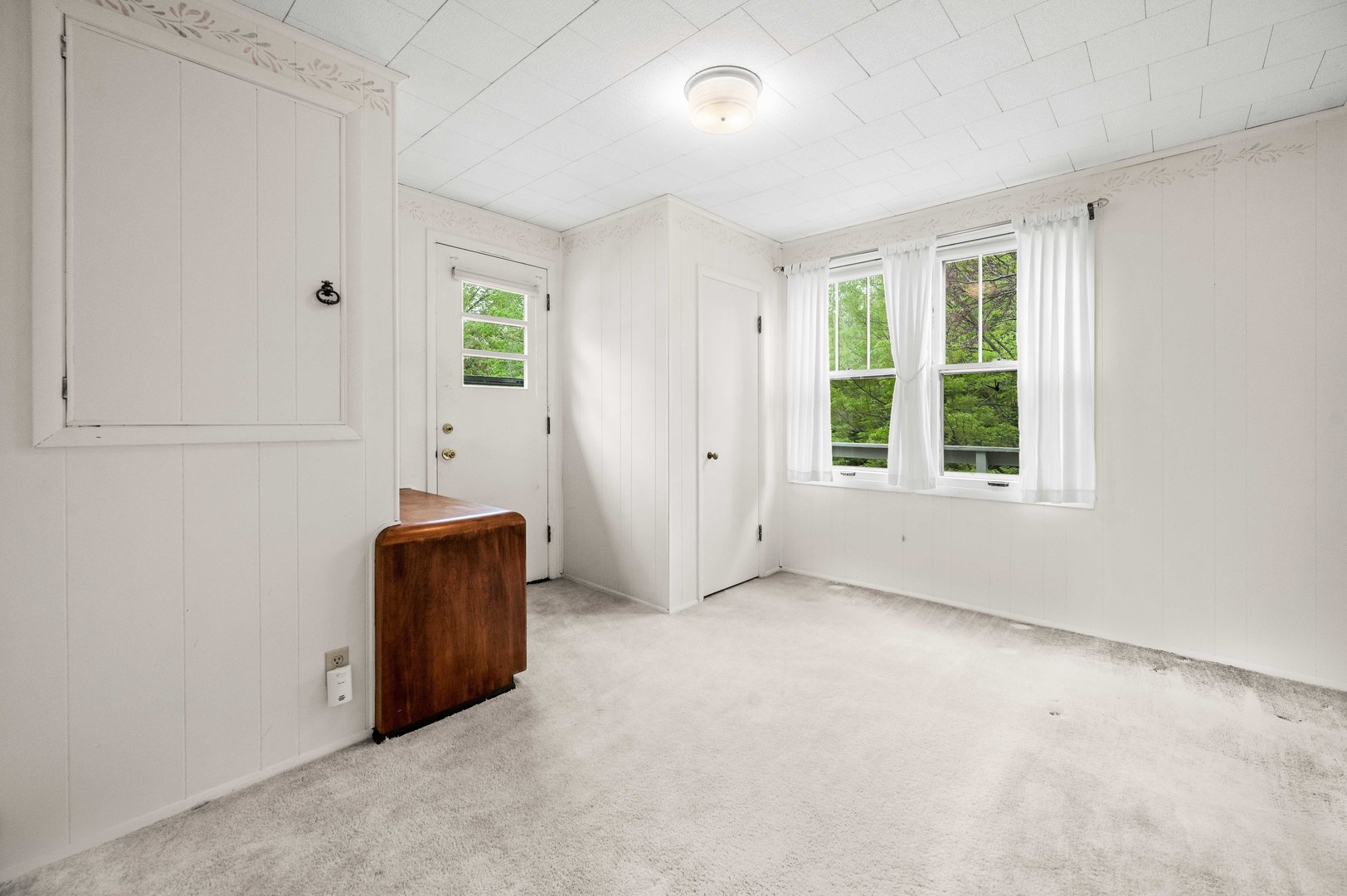 710 Normal Avenue Normal, IL 61761 - Photo 21 of 39 an empty room with windows