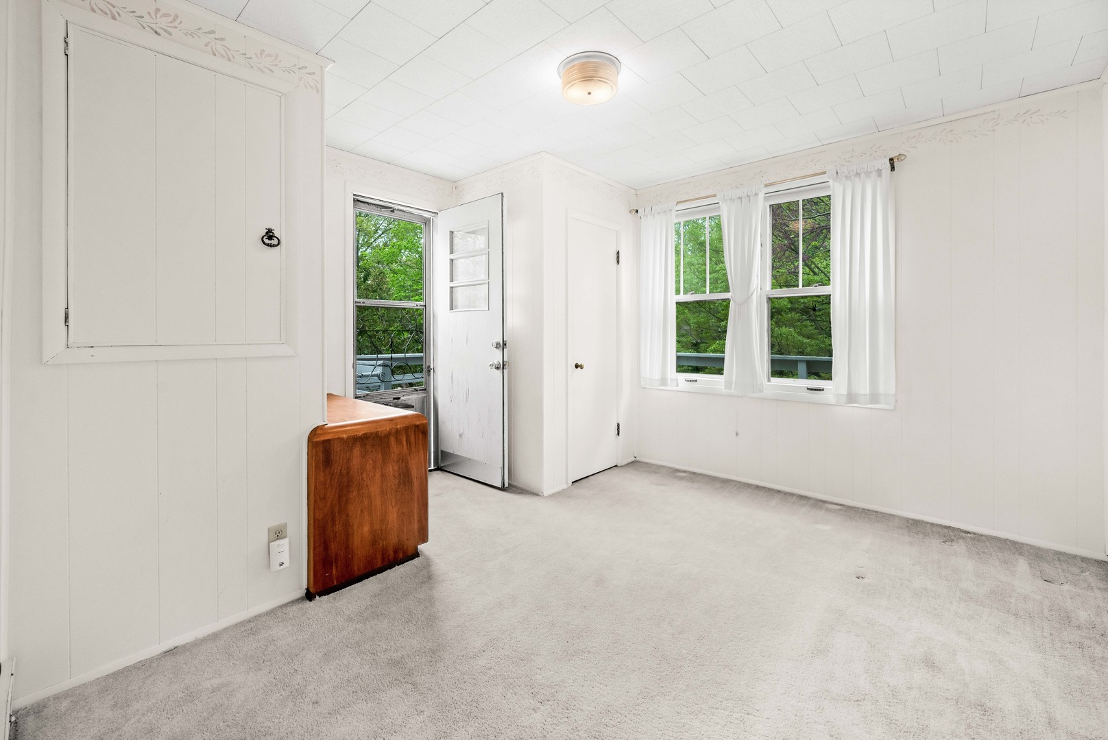 710 Normal Avenue Normal, IL 61761 - Photo 22 of 39 an empty room with windows