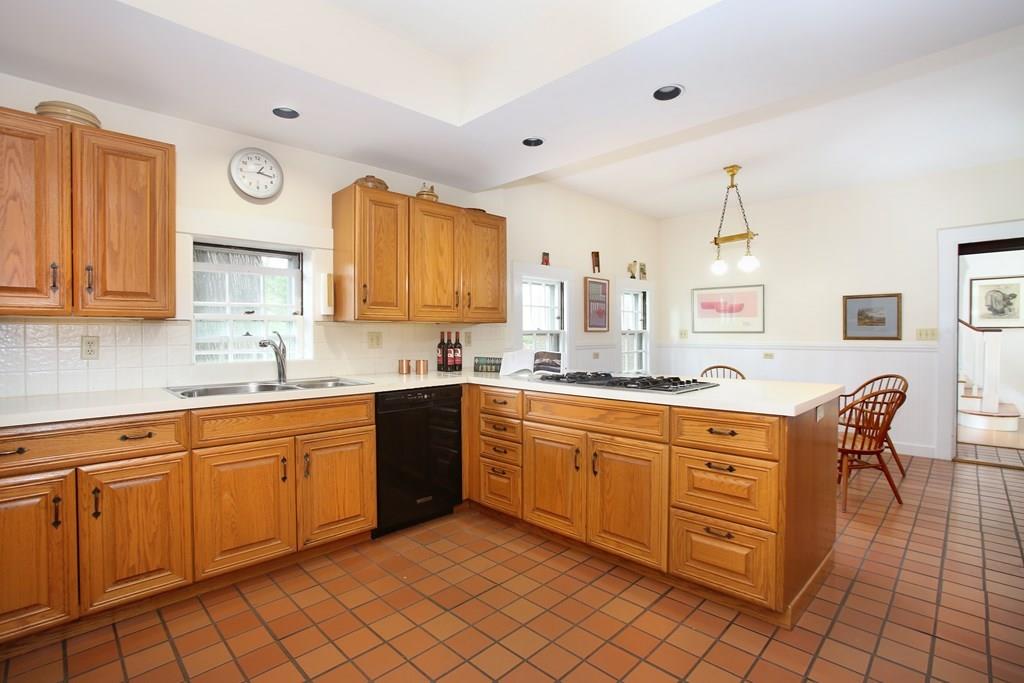 12 Worthington Road Brookline, MA 02446 - Photo 8 of 15 Gallery Image 8