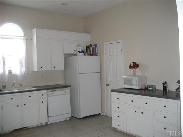 2664 Shotwell Road Clayton, NC 27520 - Photo 4 of 11 Another view of the large eat-in kitchen.