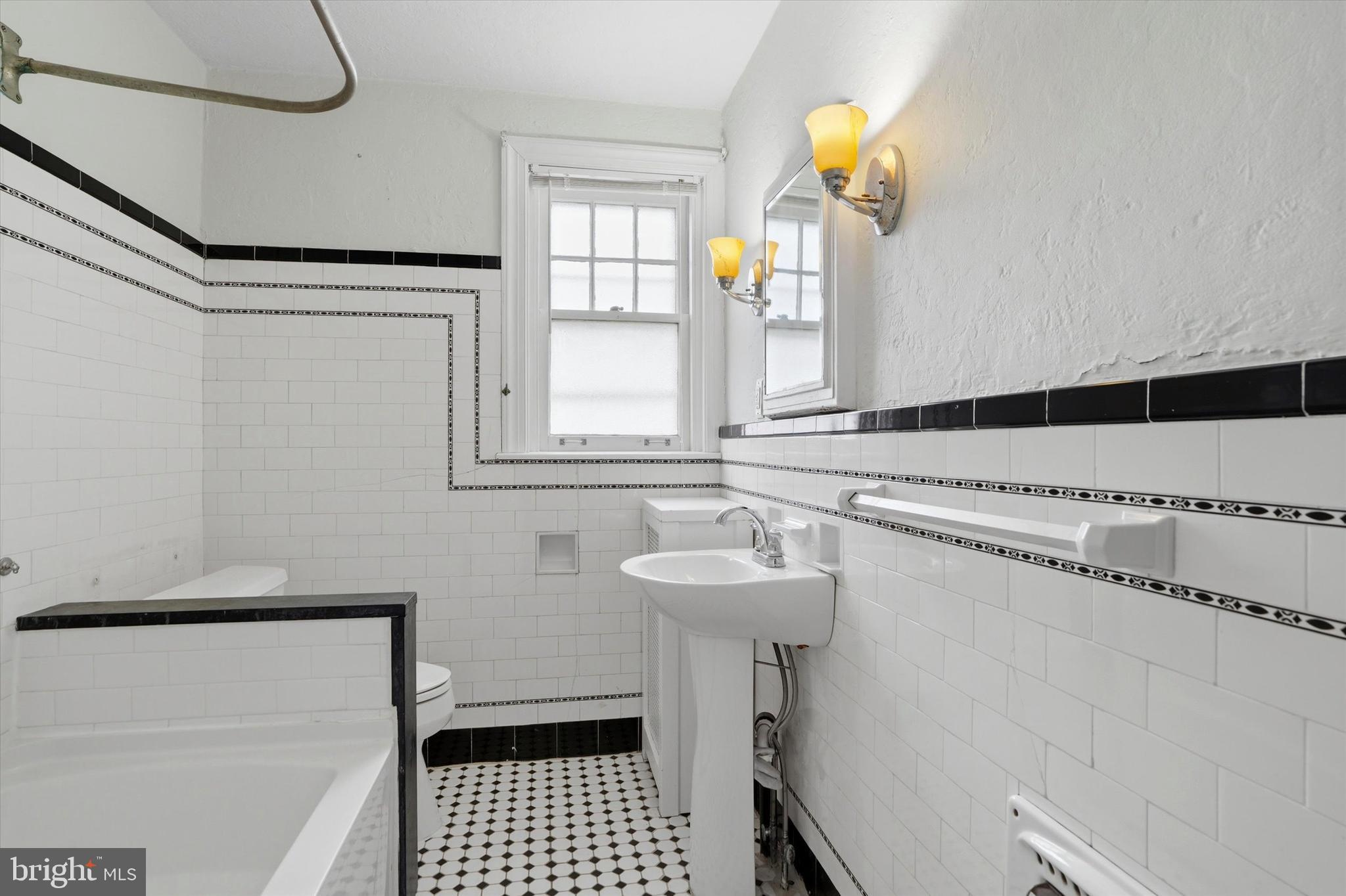 401 West Lancaster Avenue Shillington, PA 19607 - Photo 21 of 47 Full Bath