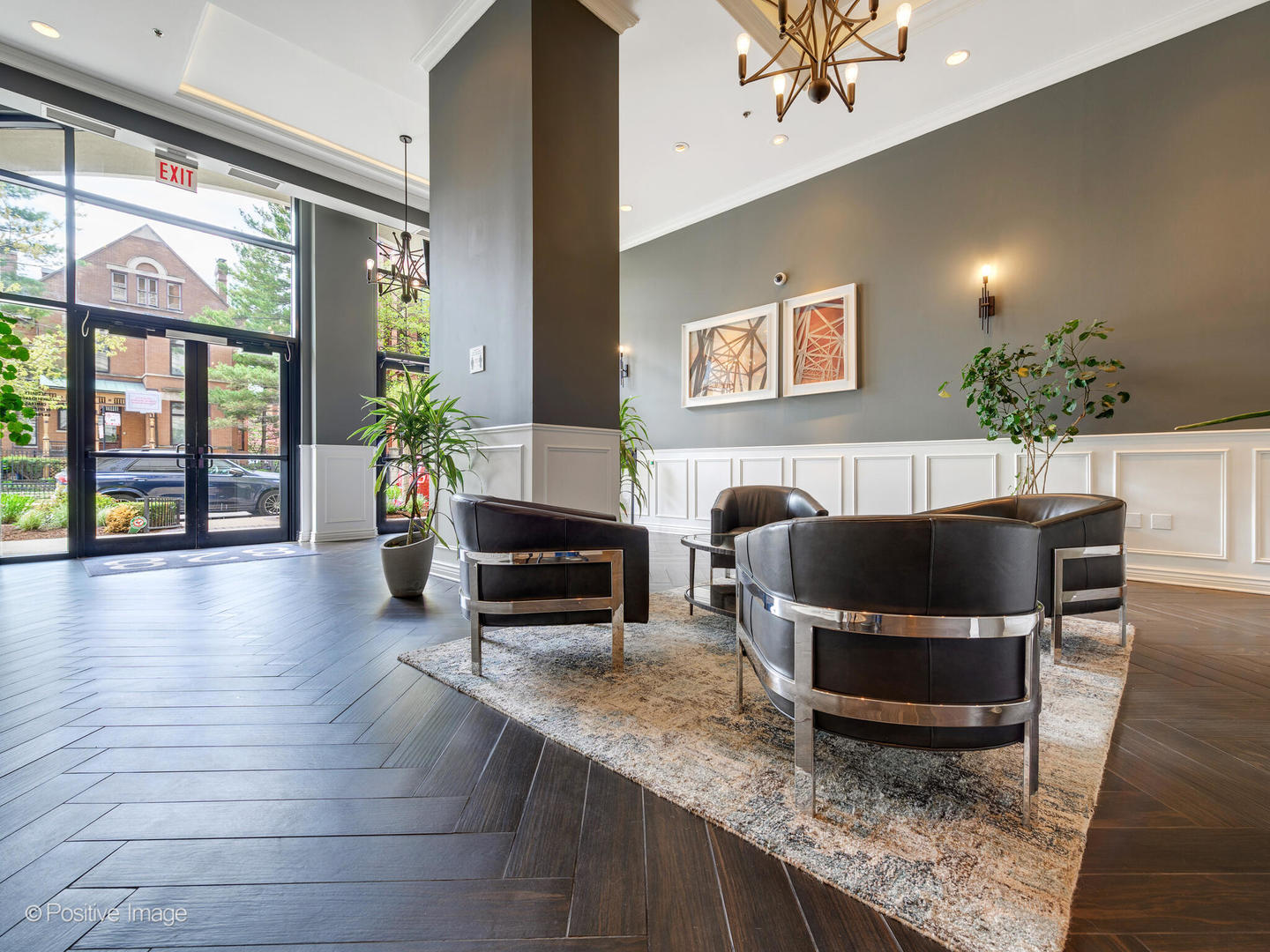 828 West Grace Street, Unit 508 Chicago, IL 60613 - Photo 2 of 15 a living room with furniture and a potted plant
