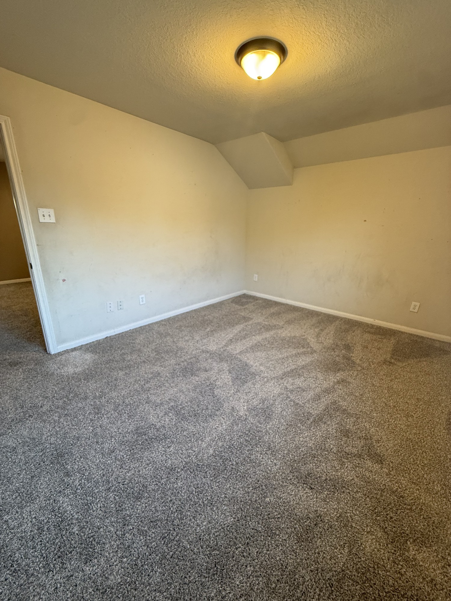 9429 Lambright Road Houston, TX 77075 - Photo 33 of 40 Bedroom # 4 upstairs.