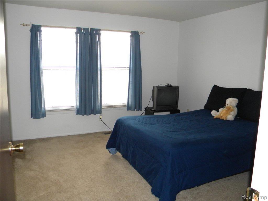 3847 Raintree Drive Troy, MI 48083 - Photo 12 of 16 2nd Bedroom