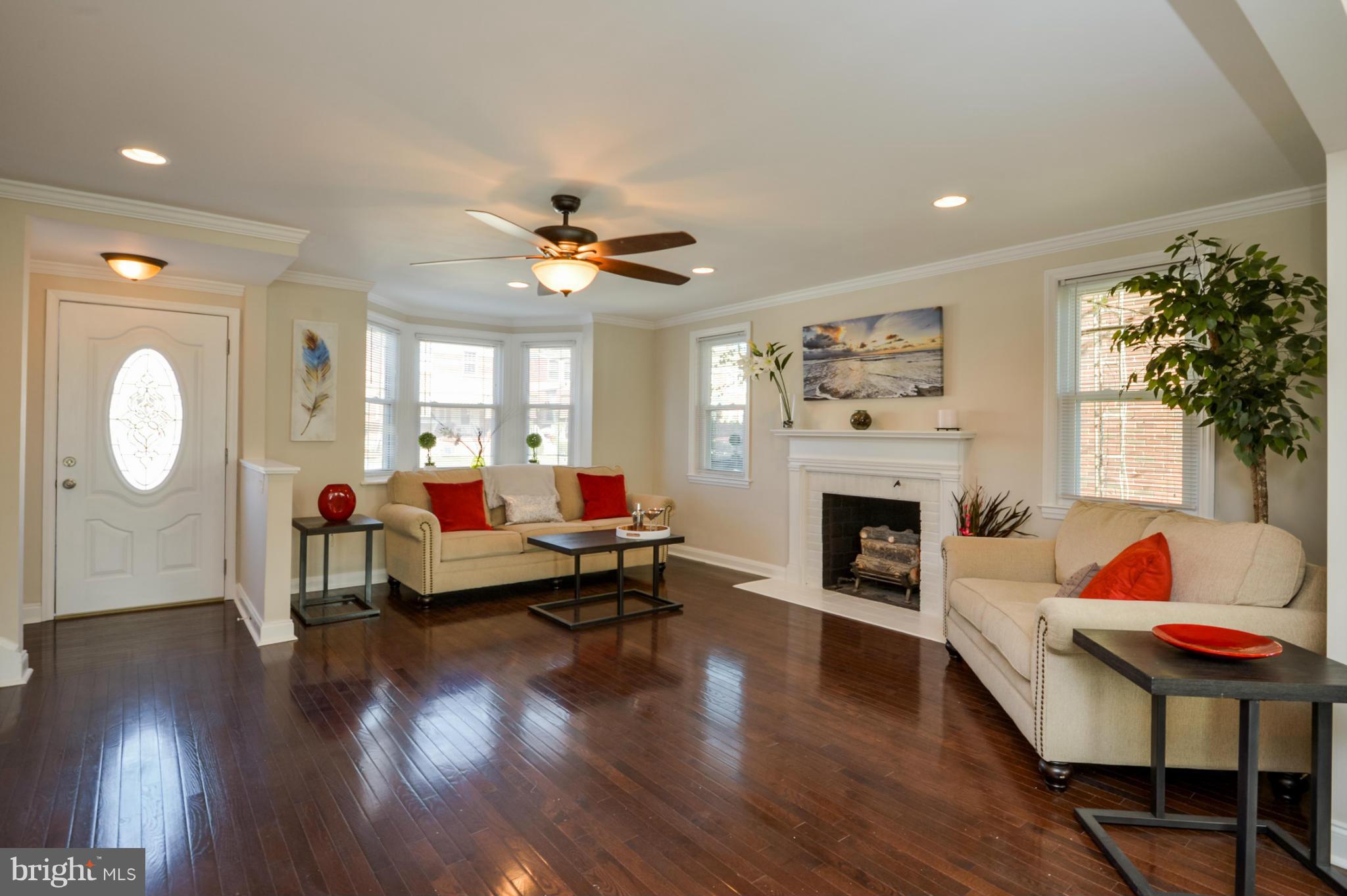 1541 Upshire Road Baltimore, MD 21218 - Photo 7 of 22 Living Room
