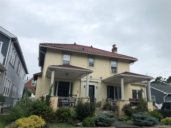 $2,600 | 629 West Penn Street, Unit UPPR, Long Beach, NY 11561