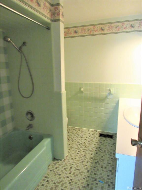 16118 South Duffield Road Byron, MI 48418 - Photo 2 of 9
