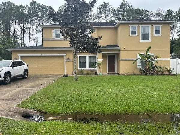 a view of a house with backyard