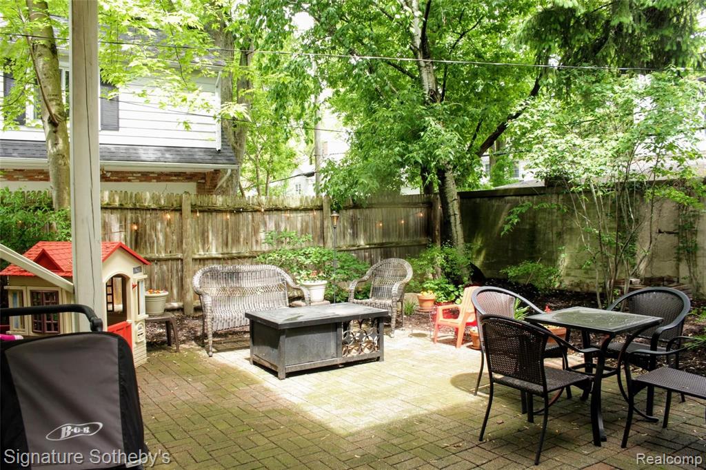 90 Mapleton Road Grosse Pointe Farms, MI 48236 - Photo 35 of 43