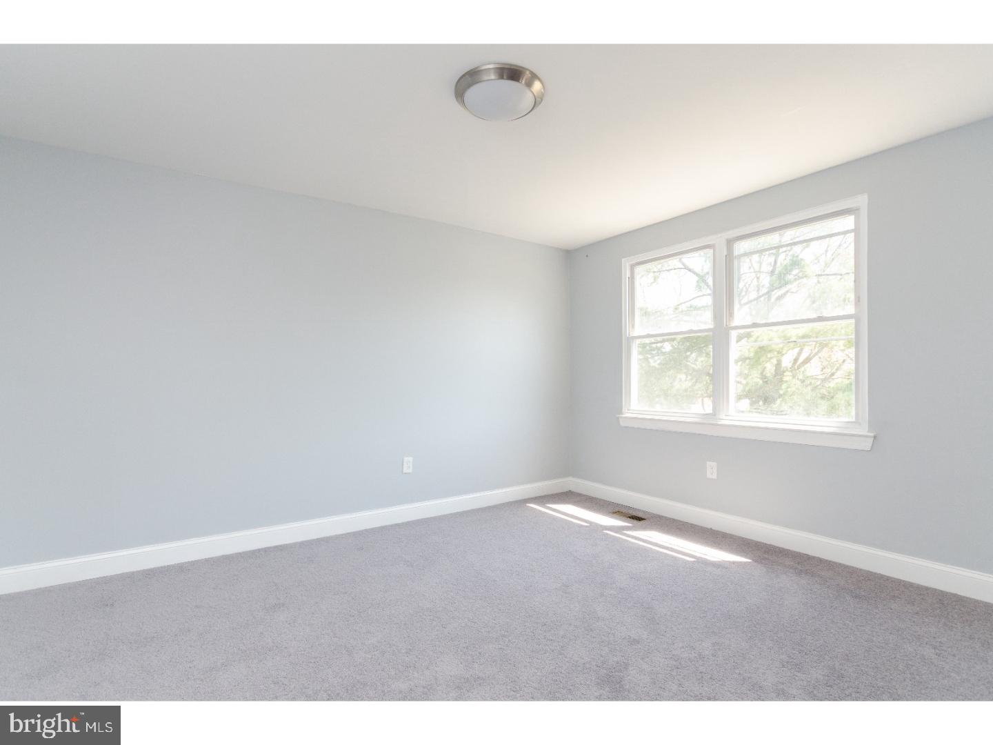 1702 Winding Way Clementon, NJ 08021 - Photo 17 of 18 Gallery Image 17