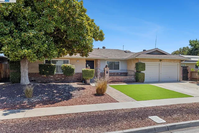 $450,000 | 6578 North Callisch Avenue, Fresno, CA 93710