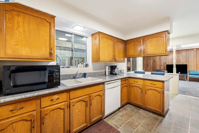 $450,000 | 6578 North Callisch Avenue, Fresno, CA 93710