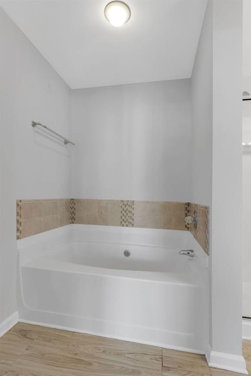2979 Wintercrest Trace Atlanta, GA 30360 - Photo 16 of 22 a bathroom with a bathtub