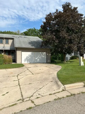 $2,600 | 2664 Aberdeen Court, Unit 2664, Fitchburg, WI 53711