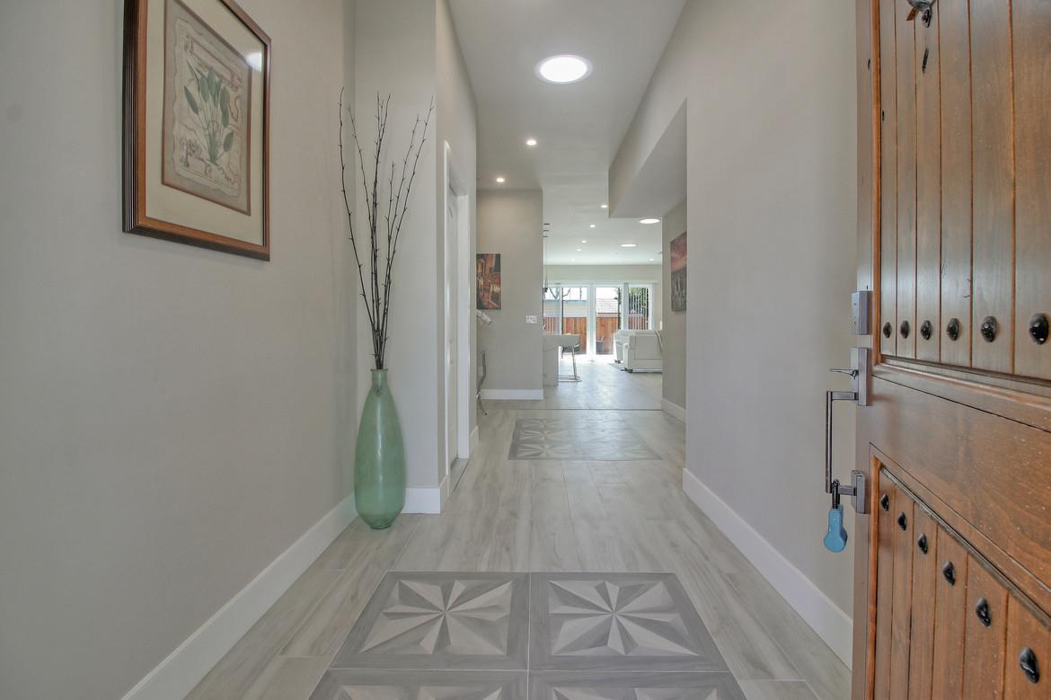 856 Howe Street San Mateo, CA 94401 - Photo 5 of 32 a view of hallway with livingroom