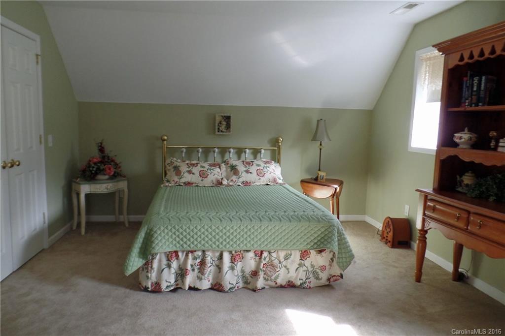 302 Thunder Road, Unit S2L109 Brevard, NC 28712 - Photo 14 of 23 Gallery Image 14