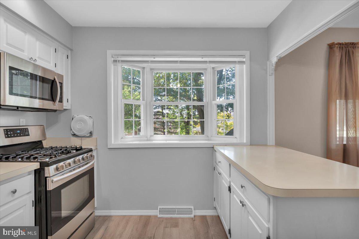 139 Round Hill Road Voorhees, NJ 08043 - Photo 17 of 38 Large window overlooking the backyard