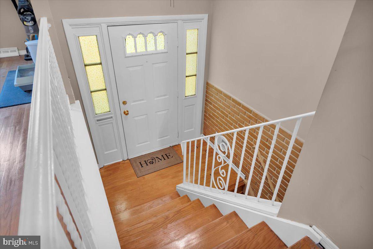 139 Round Hill Road Voorhees, NJ 08043 - Photo 8 of 38 Enter into the split foyer