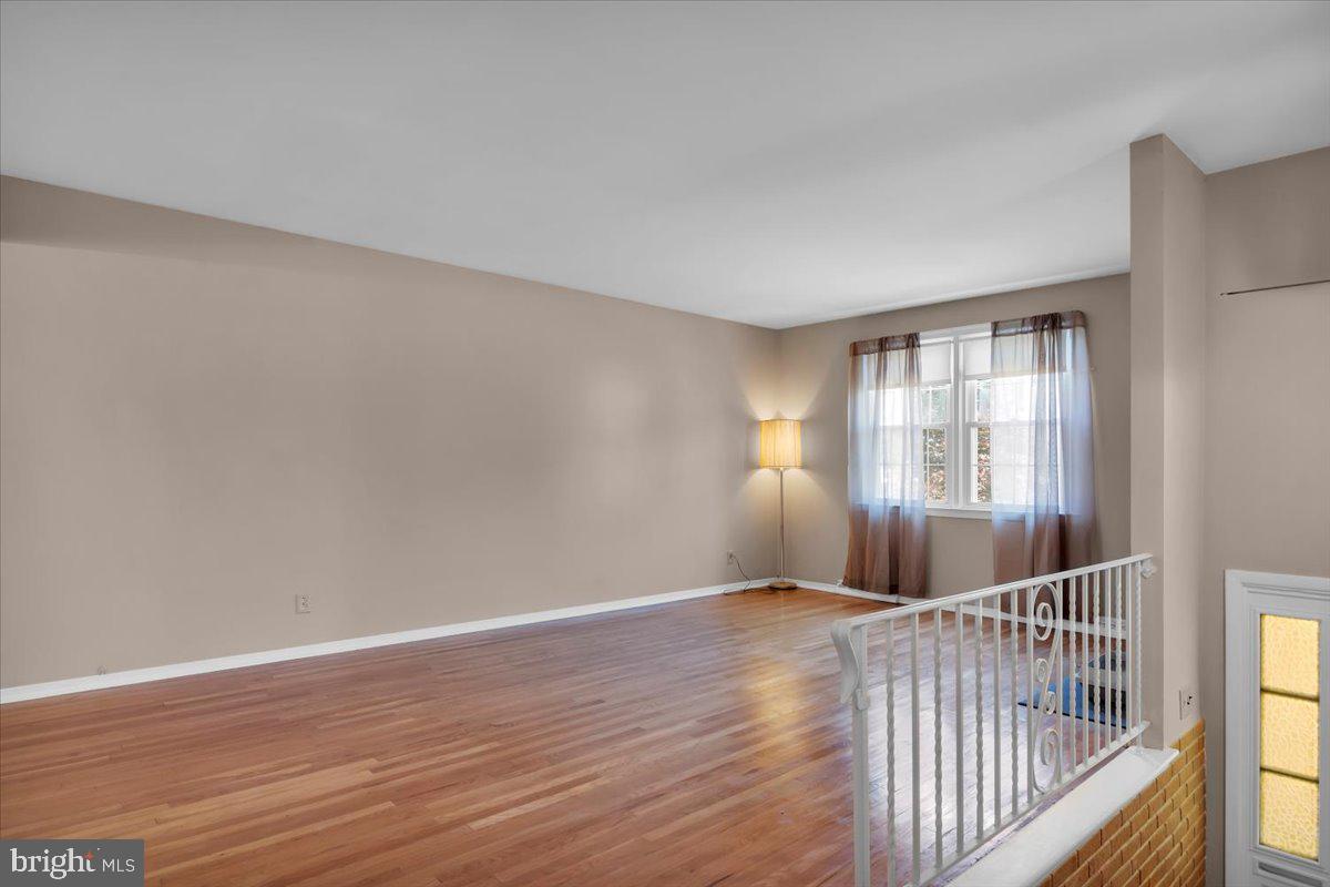 139 Round Hill Road Voorhees, NJ 08043 - Photo 9 of 38 Living Room