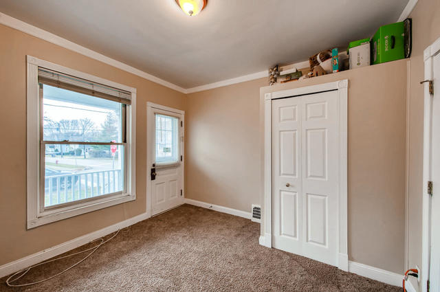 473 North Spring Street Elgin, IL 60120 - Photo 7 of 16 an empty room with windows
