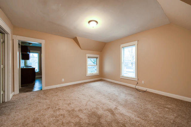 473 North Spring Street Elgin, IL 60120 - Photo 9 of 16 an empty room with windows and closet
