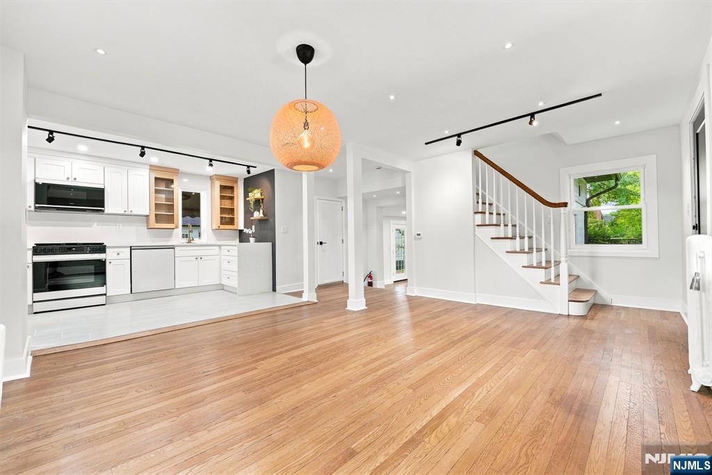 867 River Road Teaneck, NJ 07666 - Photo 14 of 45