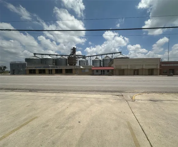 $180,000 | 8 West Mesquite Avenue, Rogers, TX 76569