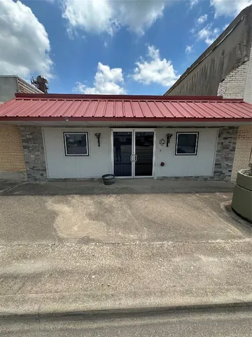 $180,000 | 8 West Mesquite Avenue, Rogers, TX 76569