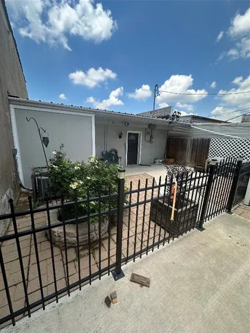 $180,000 | 8 West Mesquite Avenue, Rogers, TX 76569