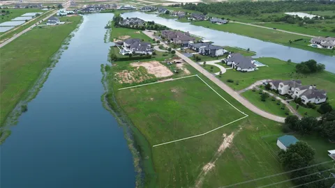 $560,000 | 137 Tige Point Drive, Katy, TX 77493