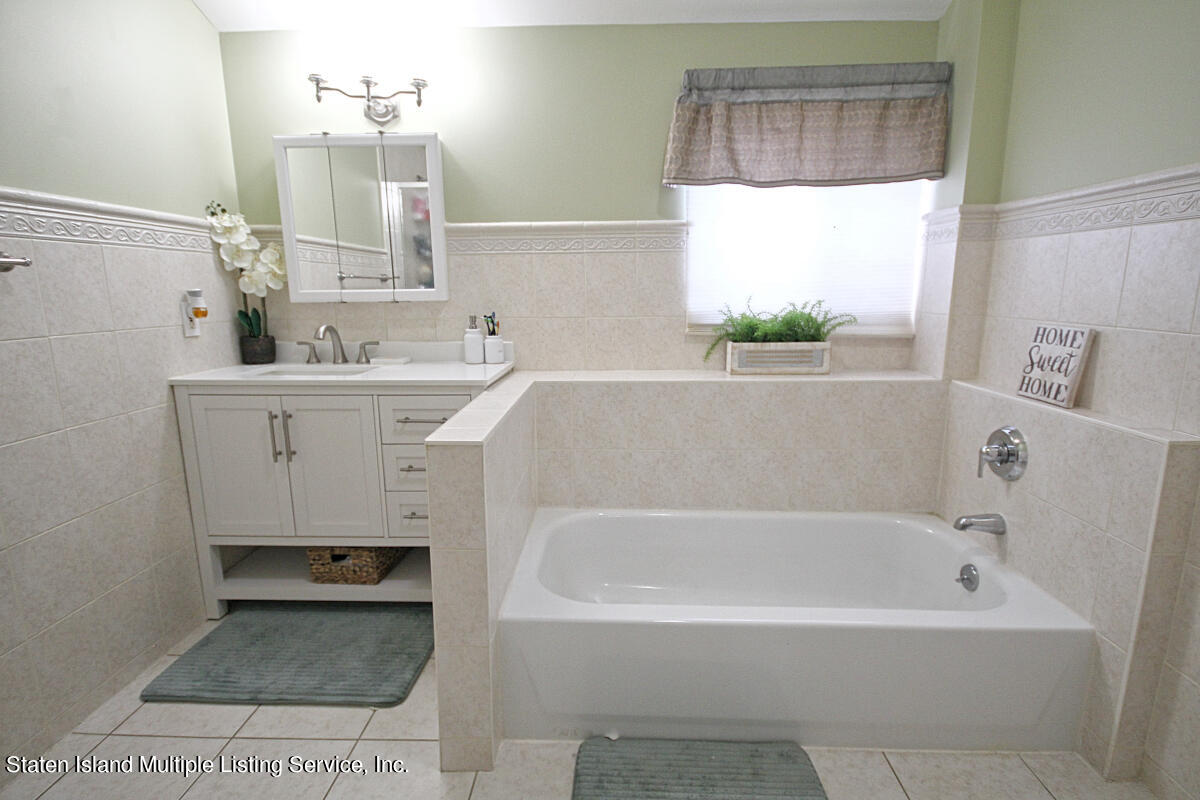 27 Millennium Loop Staten Island, NY 10309 - Photo 15 of 30 IMG_6712