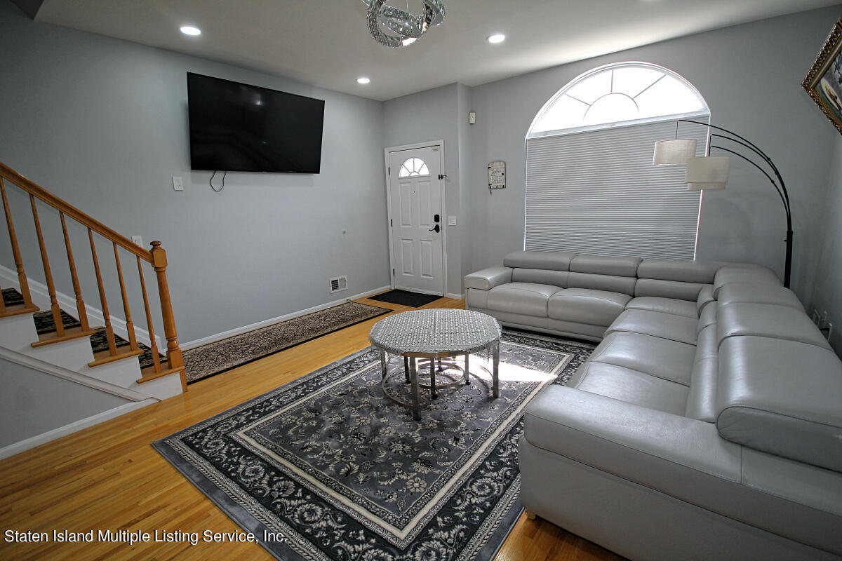 27 Millennium Loop Staten Island, NY 10309 - Photo 3 of 30 IMG_6627