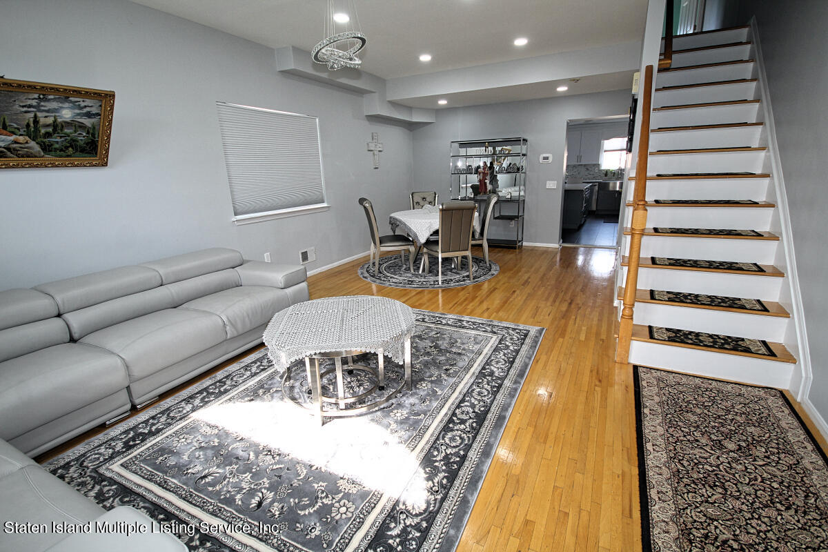 27 Millennium Loop Staten Island, NY 10309 - Photo 4 of 30 IMG_6633