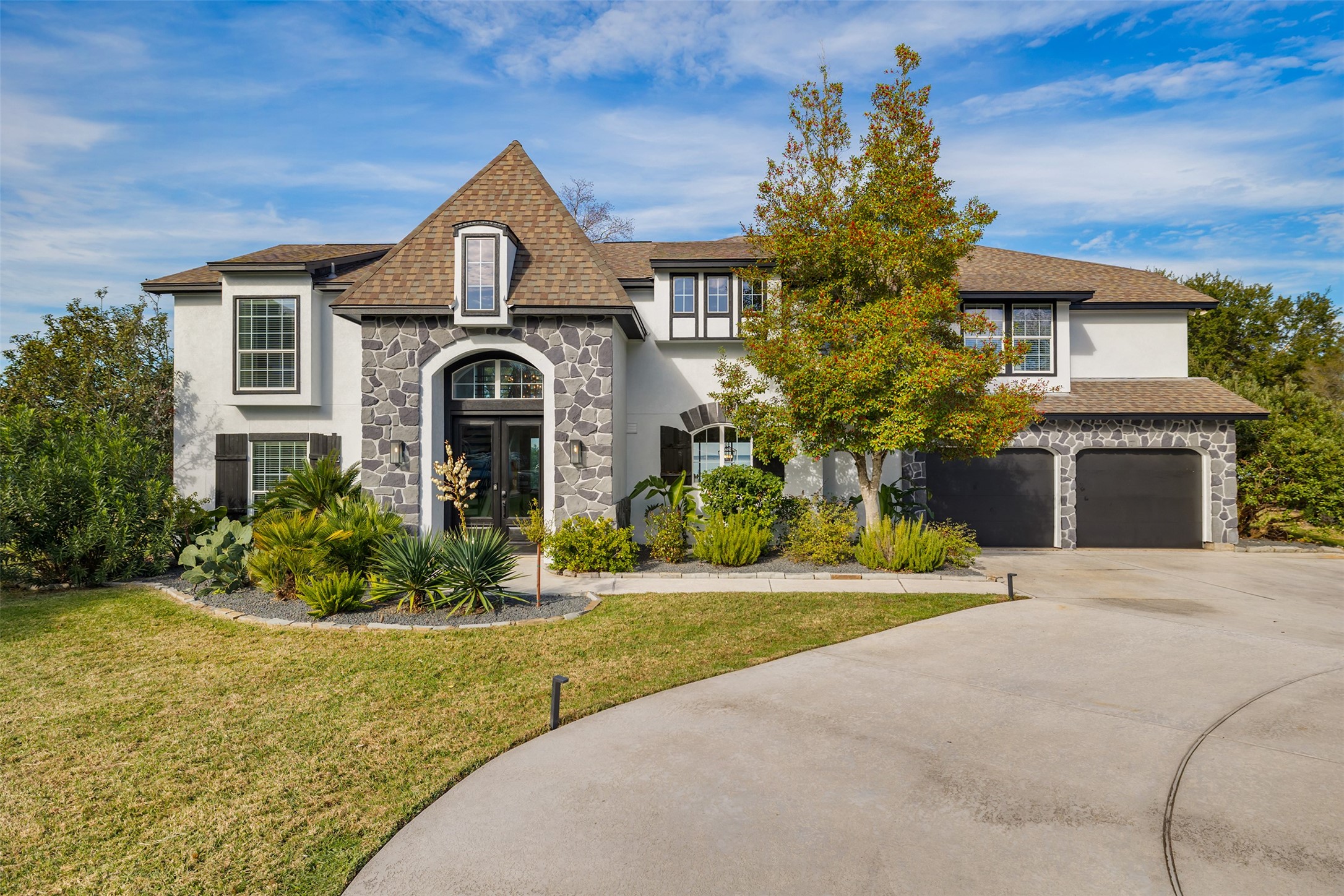 11706 Edgewater Court Montgomery, TX 77356 - Photo 2 of 50 Quiet cut-de-sac with turn around driveway
