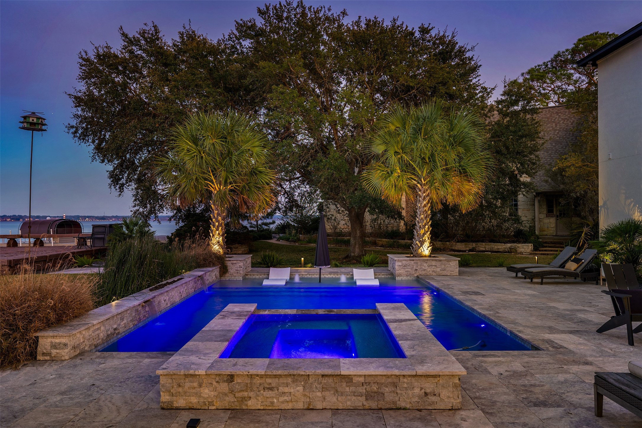 11706 Edgewater Court Montgomery, TX 77356 - Photo 48 of 50 Silver travertine modern pool/spa combo