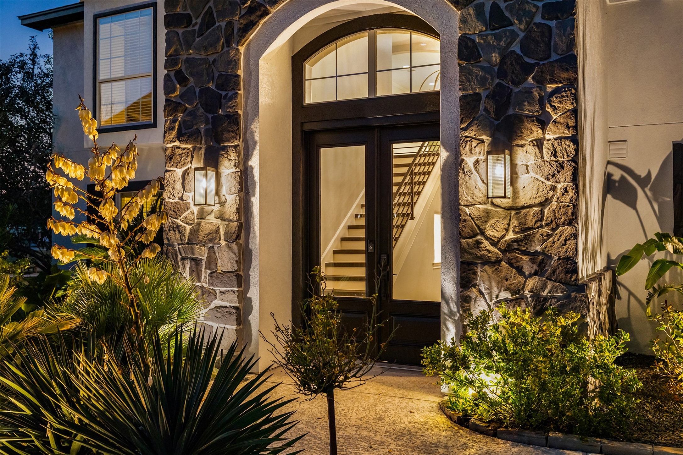 11706 Edgewater Court Montgomery, TX 77356 - Photo 8 of 50 Grand Entrance to this lakefront gem