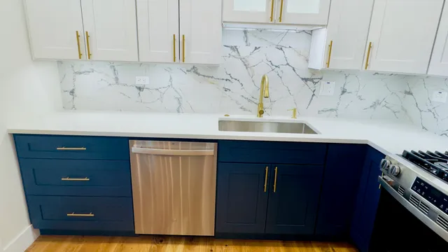 $389,900 | 527 Northgate Road, Lindenhurst, IL 60046