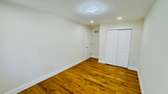 $389,900 | 527 Northgate Road, Lindenhurst, IL 60046